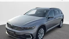 Zilver Gebruikt 2023 VW Passat Business Stationwagen | € 33.950 (Goede deal)