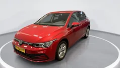 Rood Gebruikt 2023 VW Golf VIII Life Hatchback | € 25.740 (Goede deal)