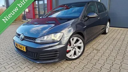Zwart (metallic) Gebruikt 2014 VW Golf VII GTD Hatchback | € 8.995 (Eerlijke prijs)
