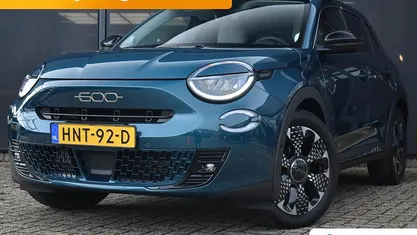 Gebruikt 2025 Fiat 600 La Prima SUV | € 30.395 (Eerlijke prijs)