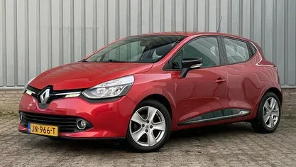 Rood Occasion 2016 Renault Clio IV Hatchback | € 7.790 (Eerlijke prijs)
