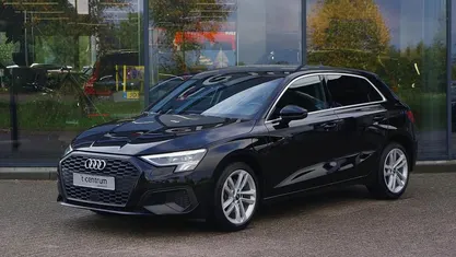 Zwart Gebruikt 2023 Audi A3 Sportback e-tron Advanced Hatchback | € 26.700 (Goede deal)