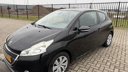Occasion 2013 Peugeot 208 Envy Hatchback | € 2.100 (Eerlijke prijs)