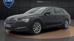 Zwart, metallic lak Gebruikt 2022 Skoda Superb Ambition Stationwagen | € 27.950 (Eerlijke prijs)