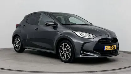 Grijs Occasion 2023 Toyota Yaris Hybrid Hatchback | € 20.999 (Eerlijke prijs)