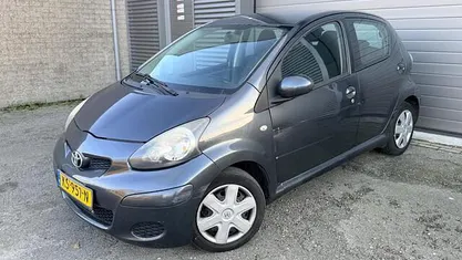 Occasion Toyota Aygo 68 PK (50 kW) 2010 Grijs Hatchback