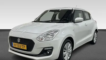 Wit Occasion 2020 Suzuki Swift Hatchback | € 13.925 (Goede deal)