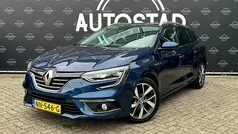Blauw, metallic lak Gebruikt 2017 Renault Mégane GrandTour Bose Edition Stationwagen | € 11.495 (Eerlijke prijs)