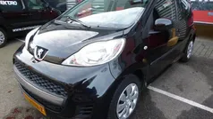 Zwart Gebruikt 2011 Peugeot 107 Hatchback | € 2.497 (Eerlijke prijs)