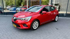 Rood Gebruikt 2020 Renault Clio V Zen Hatchback | € 9.950 (Eerlijke prijs)