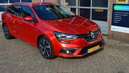 Rood Occasion 2020 Renault Mégane GrandTour Bose Edition Stationwagen | € 12.900 (Eerlijke prijs)