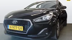 Zwart Gebruikt 2020 Hyundai i30 Premium Stationwagen | € 18.900 (Eerlijke prijs)