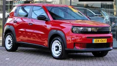 Rood Nieuw 2025 Fiat Grande Panda Red Hatchback | € 22.841 (Super prijs)