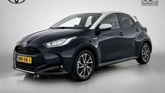 Zwart Gebruikt 2021 Toyota Yaris Hybrid Style Hatchback | € 22.950 (Eerlijke prijs)