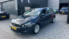 Grijs, metallic lak Gebruikt 2019 Peugeot 308 Hatchback | € 6.999 (Super prijs)