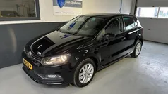 Zwart, metallic lak Gebruikt 2017 VW Polo Comfortline Hatchback | € 10.950 (Eerlijke prijs)