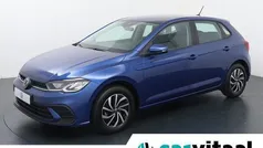 Blauw, metallic lak Gebruikt 2024 VW Polo Life Hatchback | € 24.940 (Eerlijke prijs)