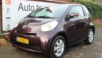 Paars (metallic) Gebruikt 2009 Toyota iQ Comfort Hatchback | € 4.900 (Eerlijke prijs)