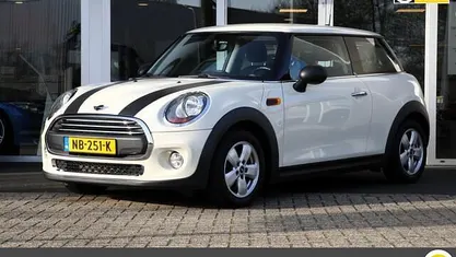 Occasion 2017 Mini ONE Business Hatchback | € 12.950 (Eerlijke prijs)