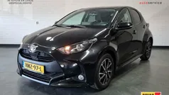 Zwart Gebruikt 2022 Toyota Yaris Hybrid Hatchback | € 22.750 (Eerlijke prijs)
