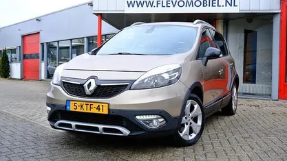 Bruin Gebruikt 2013 Renault Scénic III Bose Edition MPV | € 5.950 (Eerlijke prijs)