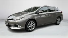 Gebruikt 2018 Toyota Auris Hybrid Executive Hatchback | € 17.949 (Eerlijke prijs)
