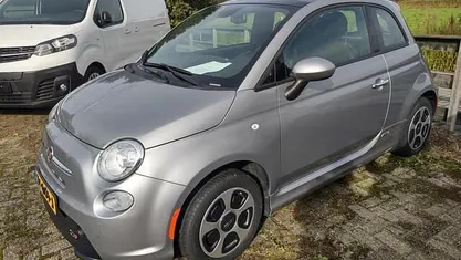 Grijs, metallic lak Occasion 2015 Fiat 500e Classica Hatchback | € 7.950 (Eerlijke prijs)