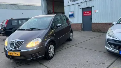 Occasion Lancia Musa 78 PK (57 kW) 2008 Grijs MPV