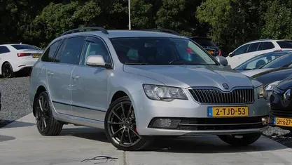 Occasion Skoda Superb Ambition 161 PK (118 kW) 2014 Grijs Stationwagen