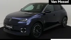 Blauw Gebruikt 2024 Renault R5 Iconic Hatchback | € 32.940 (Eerlijke prijs)
