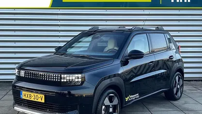 Occasion 2025 Fiat Grande Panda La Prima Hatchback | € 25.920 (Eerlijke prijs)