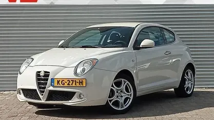 Wit, metallic lak Gebruikt 2011 Alfa Romeo MiTo Distinctive Hatchback | € 3.248 (Eerlijke prijs)