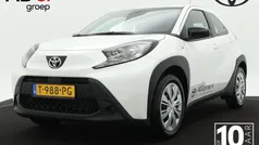 Wit Gebruikt 2023 Toyota Aygo Play Hatchback | € 16.950 (Eerlijke prijs)