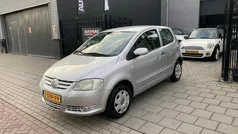 Grijs, metallic lak Gebruikt 2007 VW Fox Trendline Hatchback | € 999 (Eerlijke prijs)