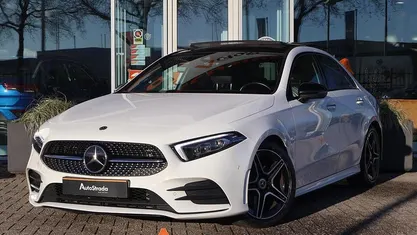 Wit Gebruikt 2022 Mercedes A200 AMG line Sedan | € 29.700 (Eerlijke prijs)