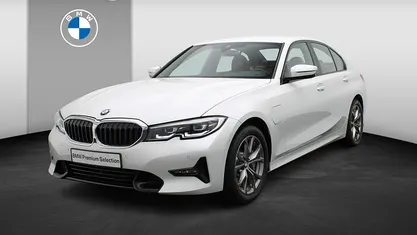 Wit Occasion 2020 BMW 330e Executive Sedan | € 32.900 (Goede deal)