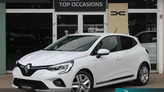 Wit Gebruikt 2020 Renault Clio V Zen Hatchback | € 14.695 (Eerlijke prijs)