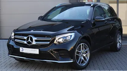 Zwart Gebruikt 2017 Mercedes GLC250 AMG SUV | € 32.850 (Eerlijke prijs)