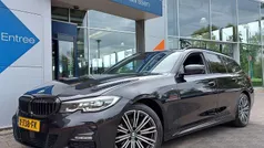 Zwart, metallic lak Gebruikt 2021 BMW 320 Executive Stationwagen | € 32.950 (Eerlijke prijs)