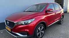 Rood Gebruikt 2019 MG ZS Luxury Sedan | € 11.950 (Eerlijke prijs)