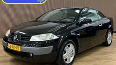 Zwart Gebruikt 2005 Renault Mégane Cabriolet Luxe Cabriolet | € 1.945 (Eerlijke prijs)