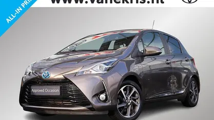 Grijs Occasion 2020 Toyota Yaris Hybrid Premium Hatchback | € 17.240 (Goede deal)