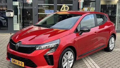 Gebruikt 2024 Renault Clio V Evolution Hatchback | € 19.945 (Eerlijke prijs)