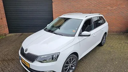 Wit Gebruikt 2015 Skoda Fabia Stationwagen | € 7.950 (Eerlijke prijs)