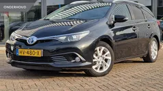 Zwart Gebruikt 2015 Toyota Auris Hybrid Hatchback | € 11.950 (Eerlijke prijs)
