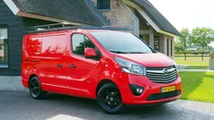 Rood Gebruikt 2016 Opel Vivaro Sport Van | € 11.231 (Eerlijke prijs)