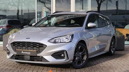 Grijs Occasion 2022 Ford Focus ST-Line Stationwagen | € 15.900 (Eerlijke prijs)