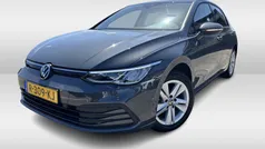 Grijs Gebruikt 2022 VW Golf VIII Life Hatchback | € 22.450 (Eerlijke prijs)