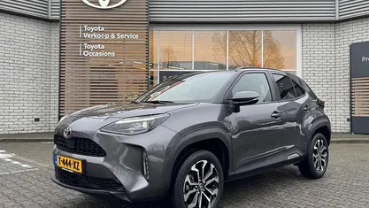 Grijs (metallic) Gebruikt 2023 Toyota Yaris Cross SUV | € 26.700 (Goede deal)