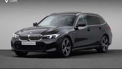 Zwart Gebruikt 2024 BMW 320e M Sport Stationwagen | € 39.880 (Goede deal)